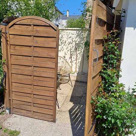 Joli Studio Au Calme Dans Un Jardin Privatif Ouistreham Exterior foto